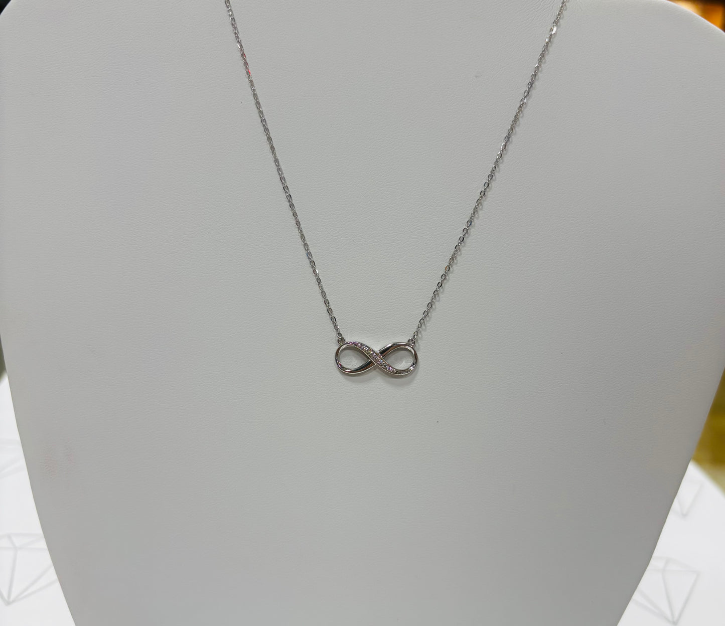 INFINITY PENDANT + CHAIN