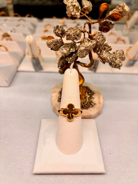 14K CLOVER RING DIAMOND CUT
